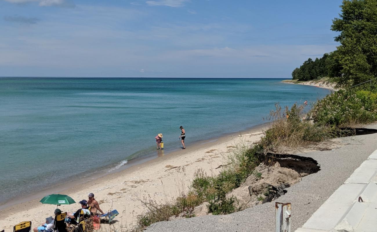 Christmas Cove Beach'in fotoğrafı bej kum ve çakıl yüzey ile