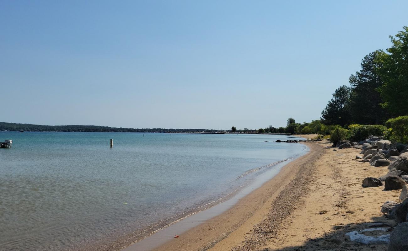West End Beach'in fotoğrafı açık bej kum yüzey ile