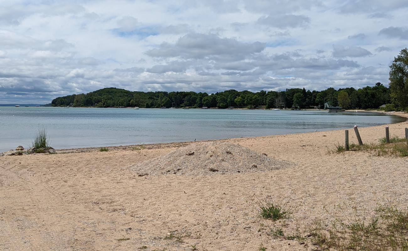 Haserot Beach'in fotoğrafı açık bej kum yüzey ile