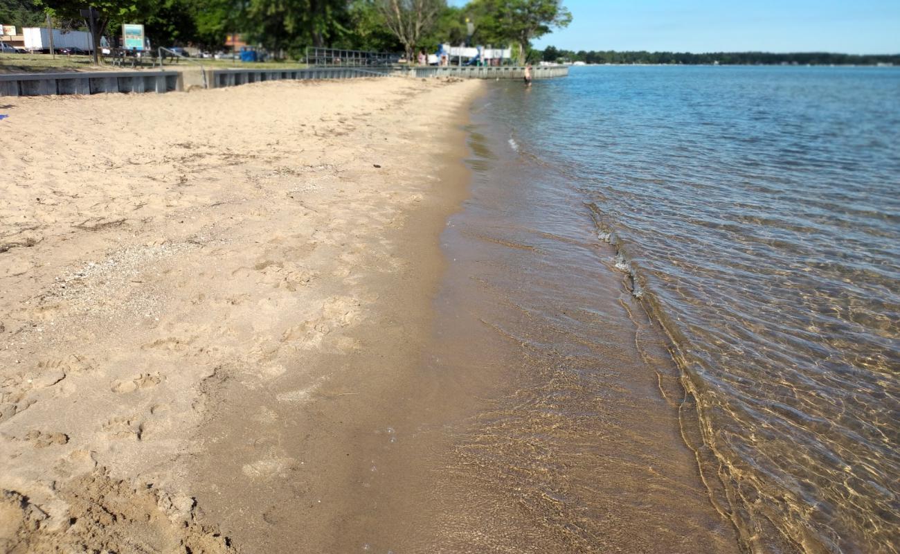 Traverse City State Park Beach'in fotoğrafı açık bej kum yüzey ile