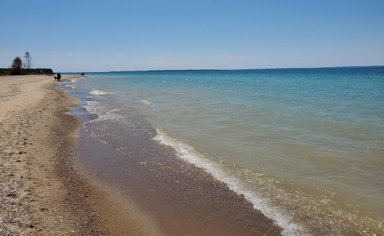 Torch Bay Nature Preserve'in fotoğrafı açık bej kum yüzey ile