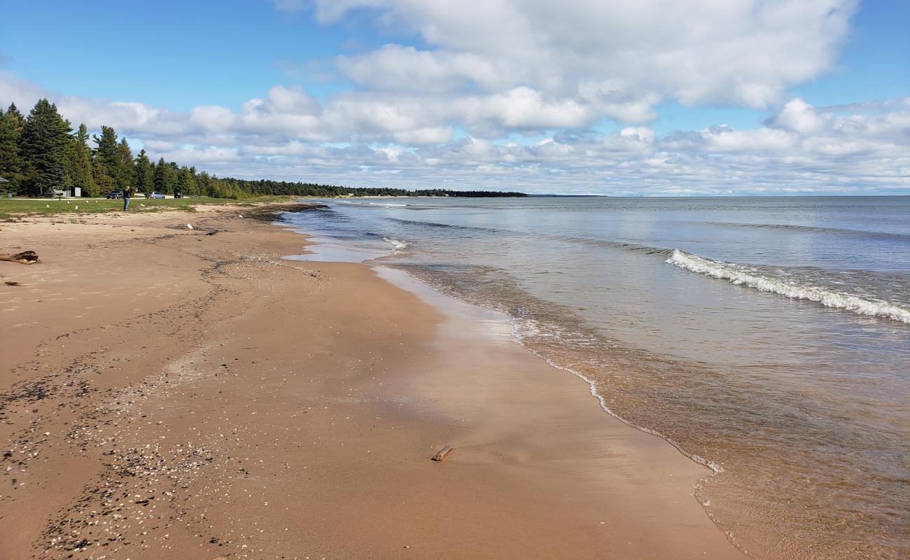 ThompsonRogers Beach'in fotoğrafı açık bej kum yüzey ile