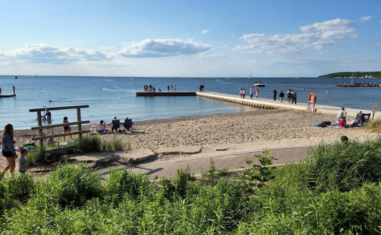 Sister Bay Beach'in fotoğrafı parlak kum yüzey ile