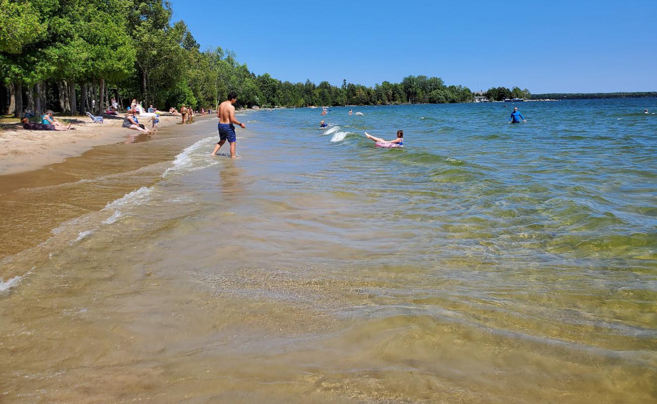 Sandy Bay'in fotoğrafı parlak kum yüzey ile