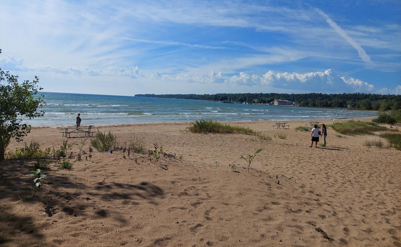 Baileys Harbor Beach'in fotoğrafı parlak kum yüzey ile