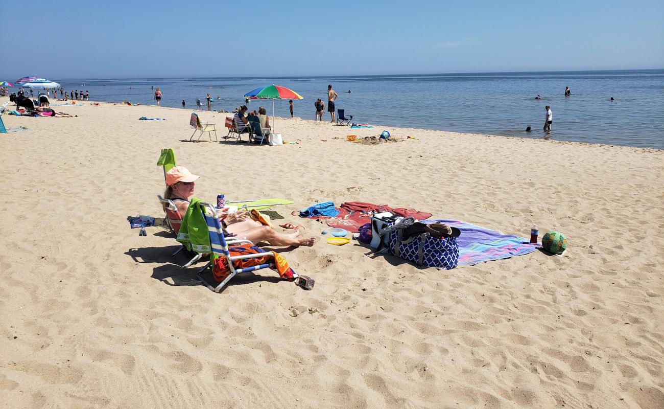 Neshotah Beach'in fotoğrafı parlak kum yüzey ile