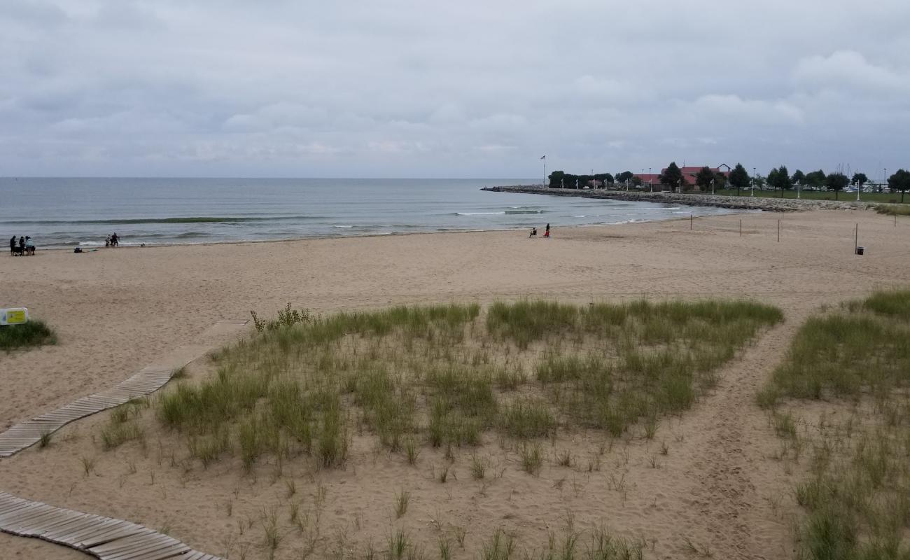 North Side Municipal Beach'in fotoğrafı parlak kum yüzey ile