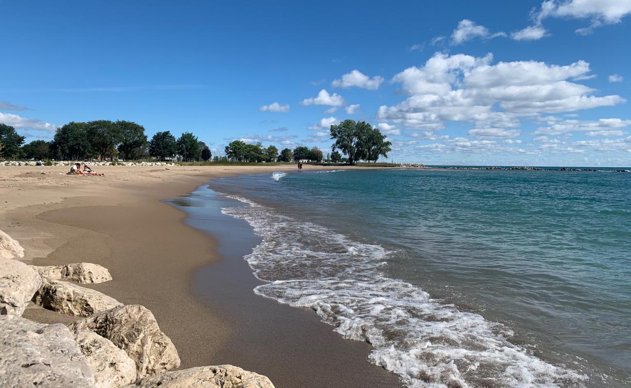 Simmons Island Beach'in fotoğrafı parlak kum yüzey ile