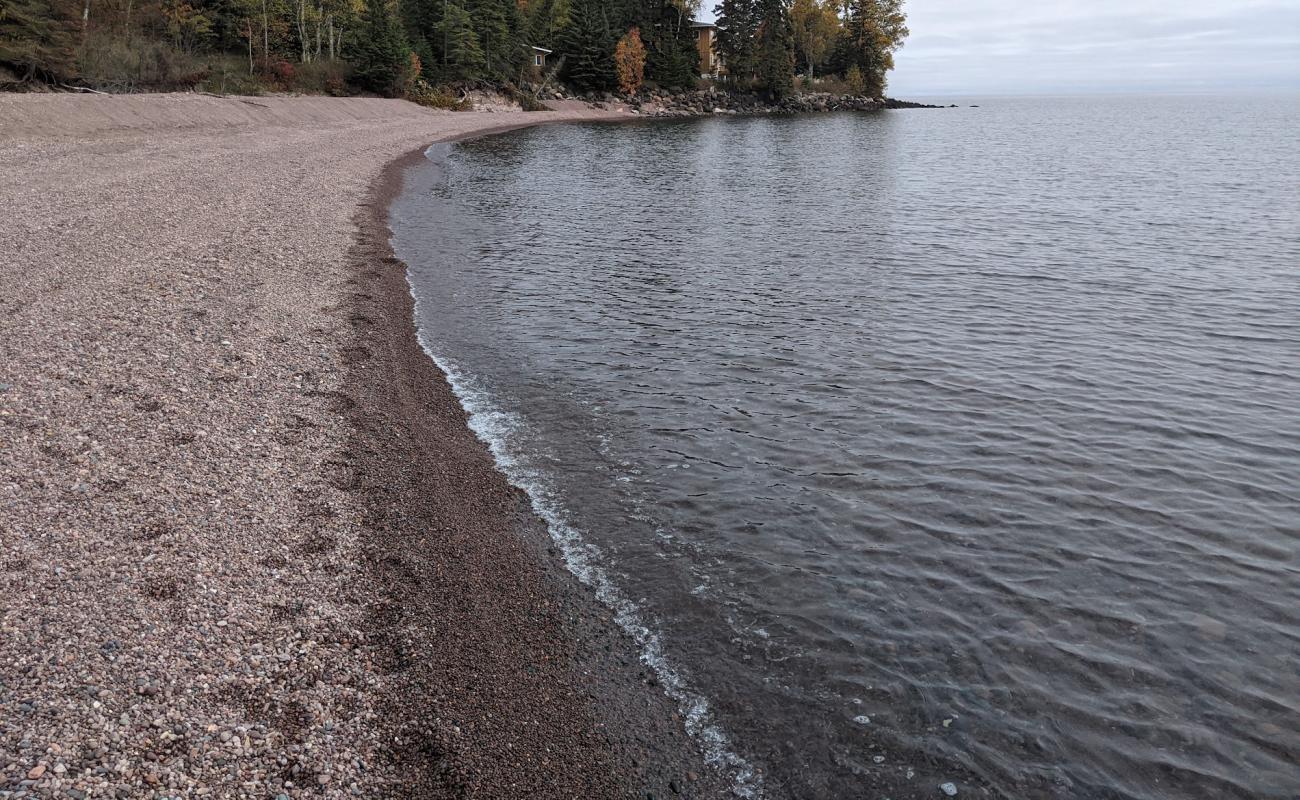 Old Shore Beach'in fotoğrafı koyu i̇nce çakıl yüzey ile