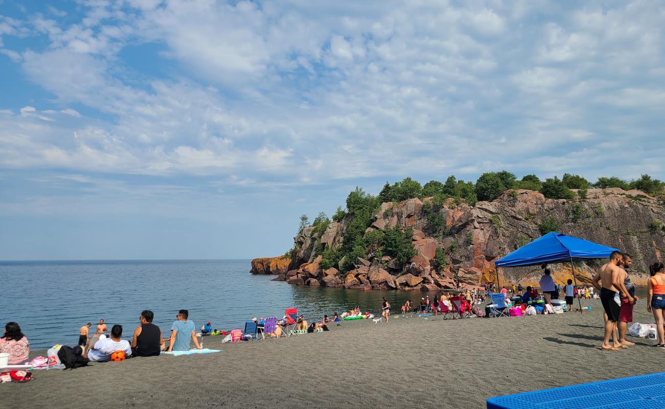 Black Beach'in fotoğrafı gri ince çakıl taş yüzey ile