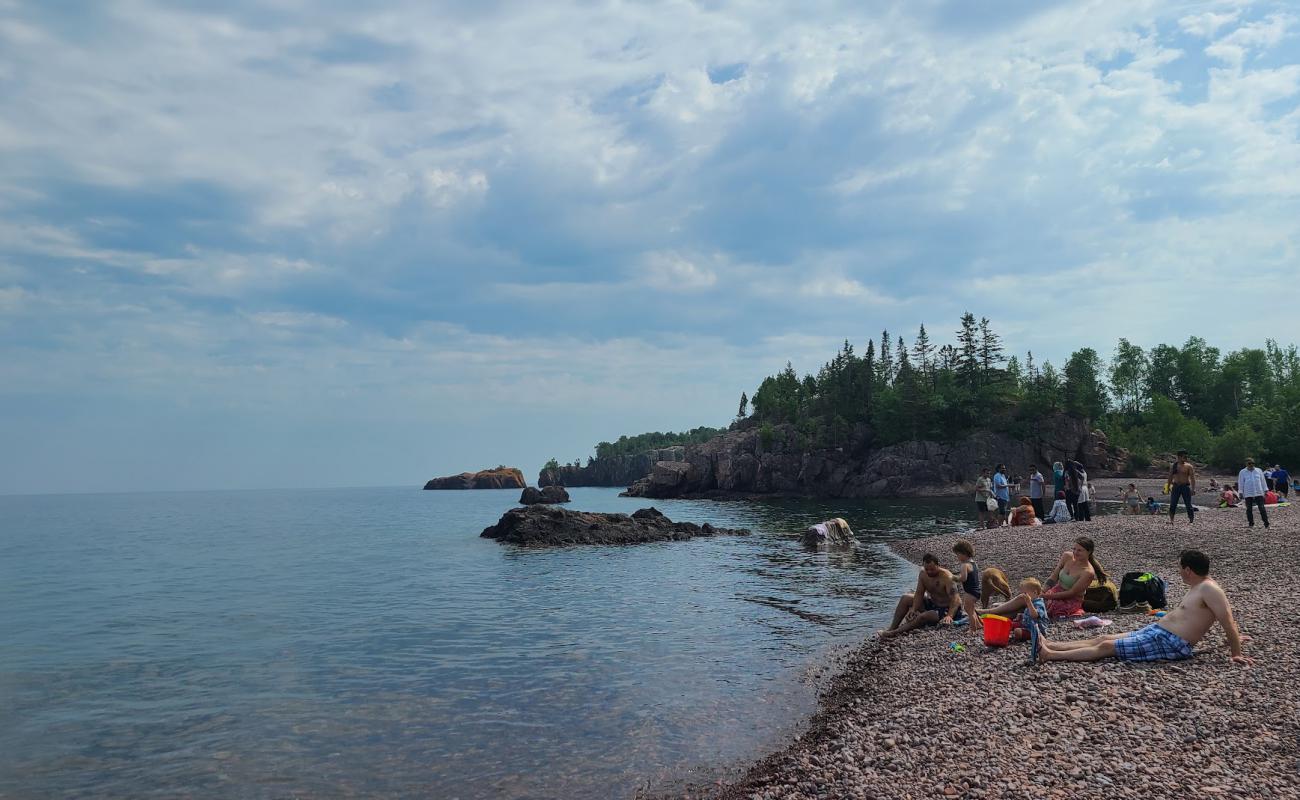 Bristol Beach'in fotoğrafı kahverengi çakıl yüzey ile