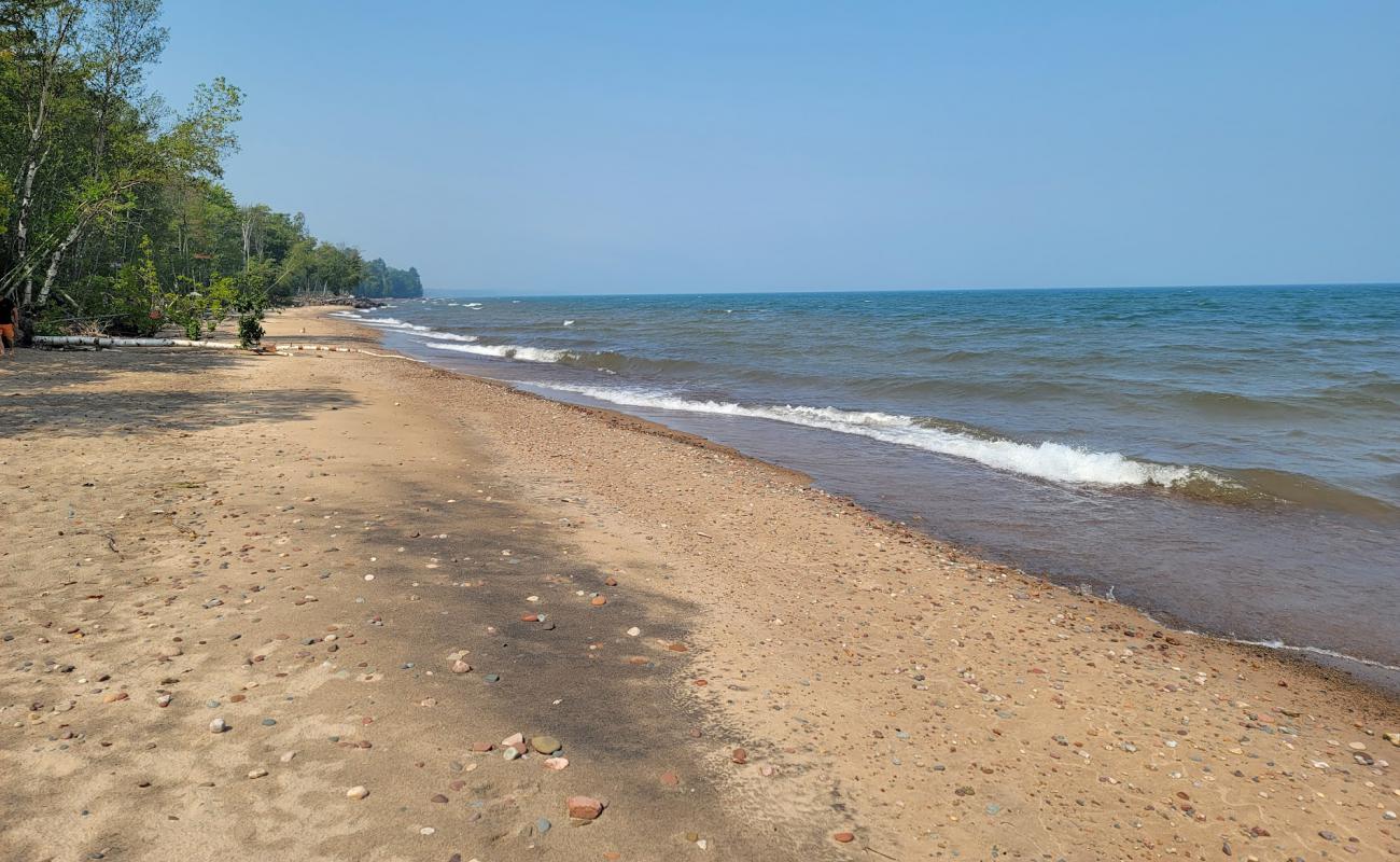 Green Beach'in fotoğrafı parlak kum yüzey ile