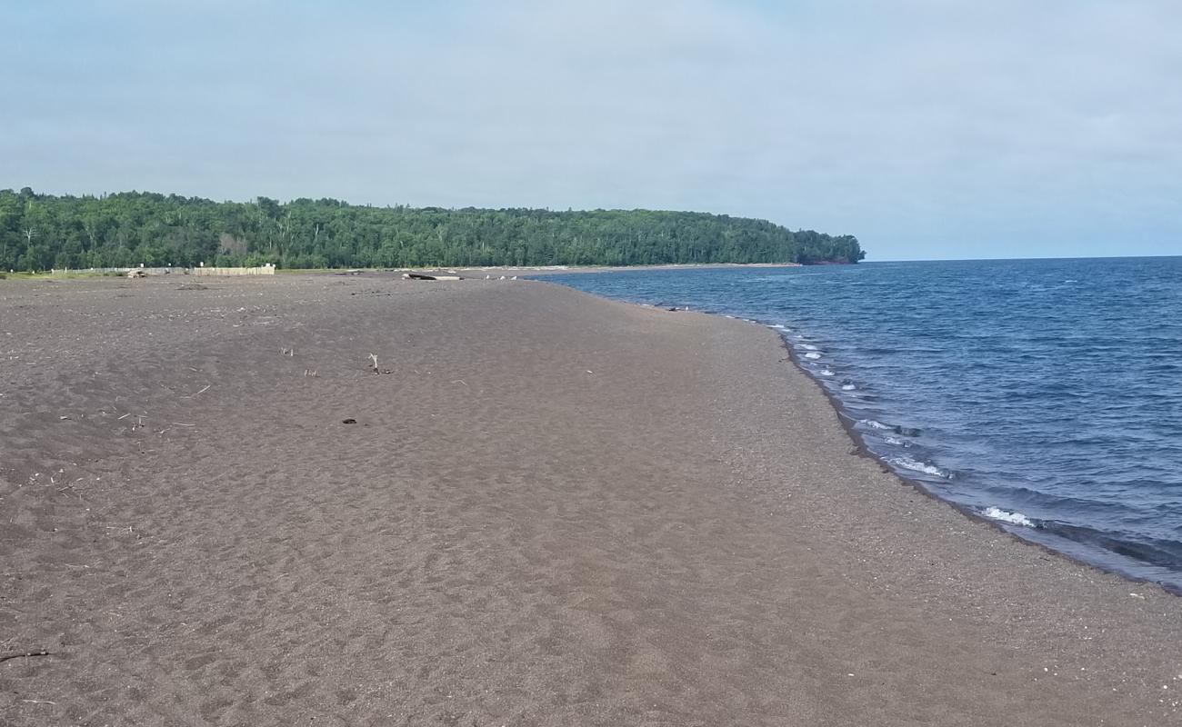 Breakers Beach'in fotoğrafı gri kum yüzey ile