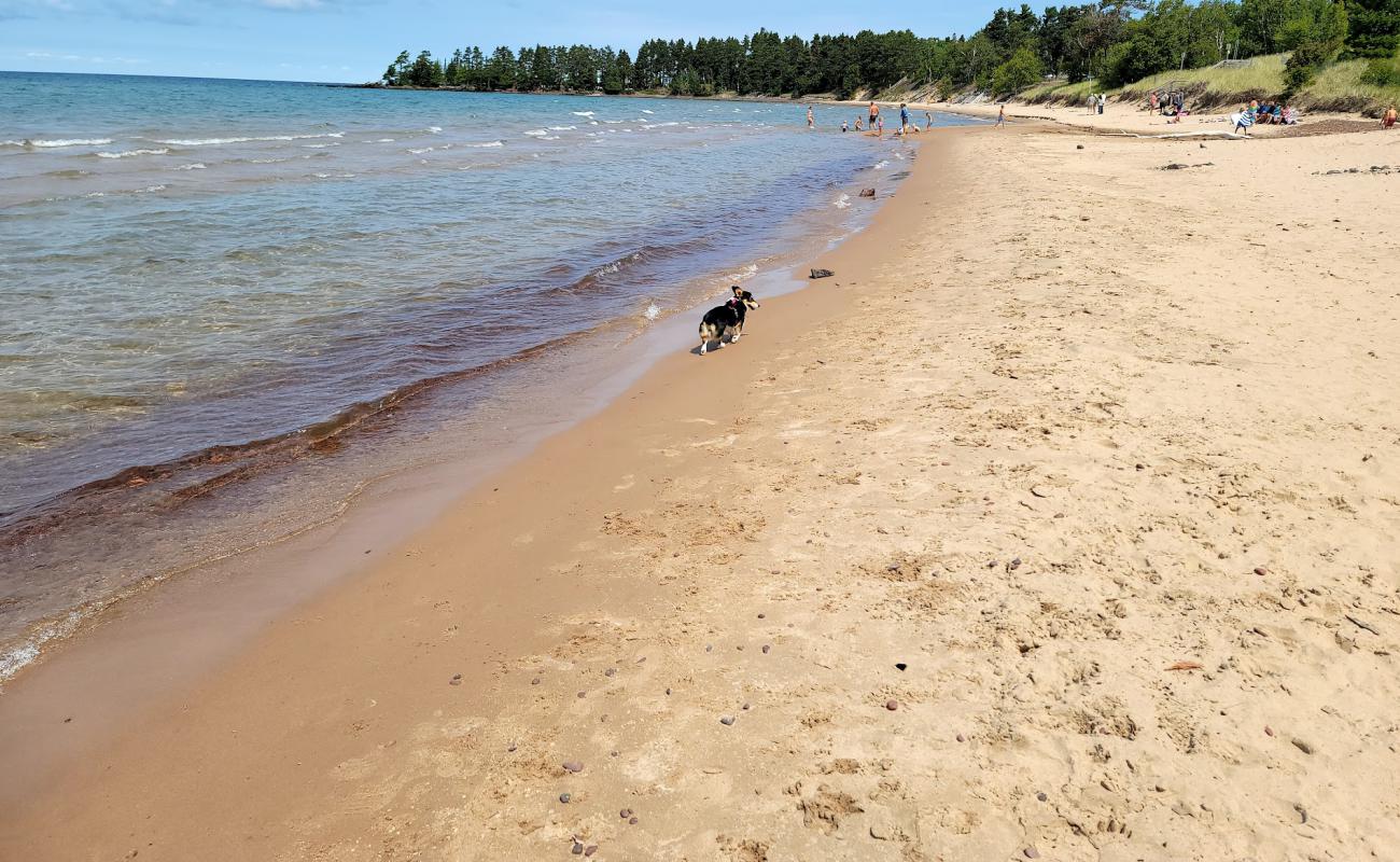 Great Sand Bay'in fotoğrafı parlak kum yüzey ile