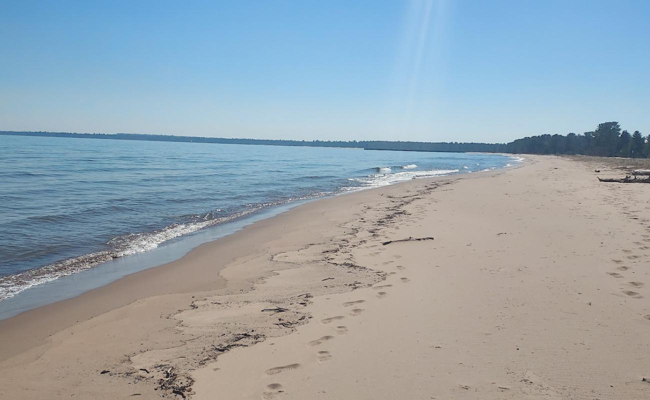 Bete Gris Beach'in fotoğrafı parlak kum yüzey ile