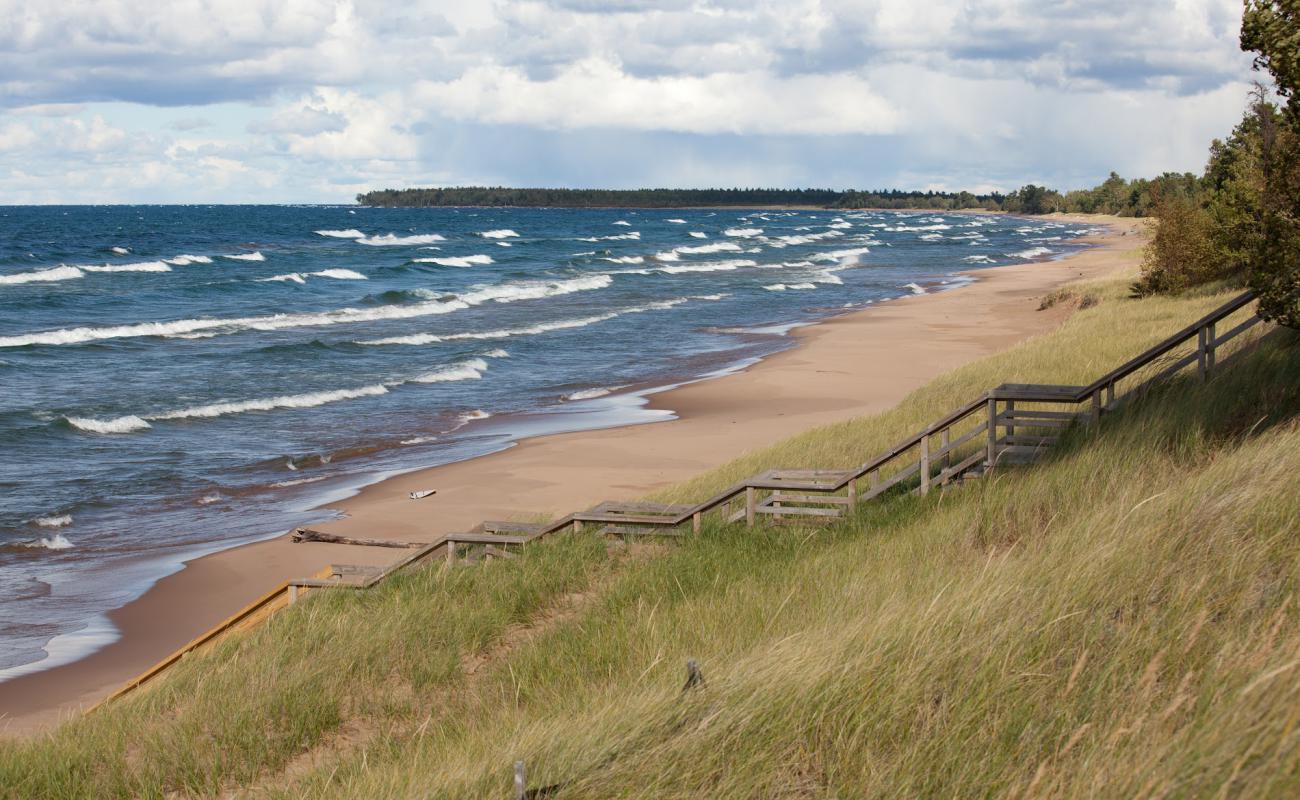 Lake Superior Beach'in fotoğrafı parlak kum yüzey ile