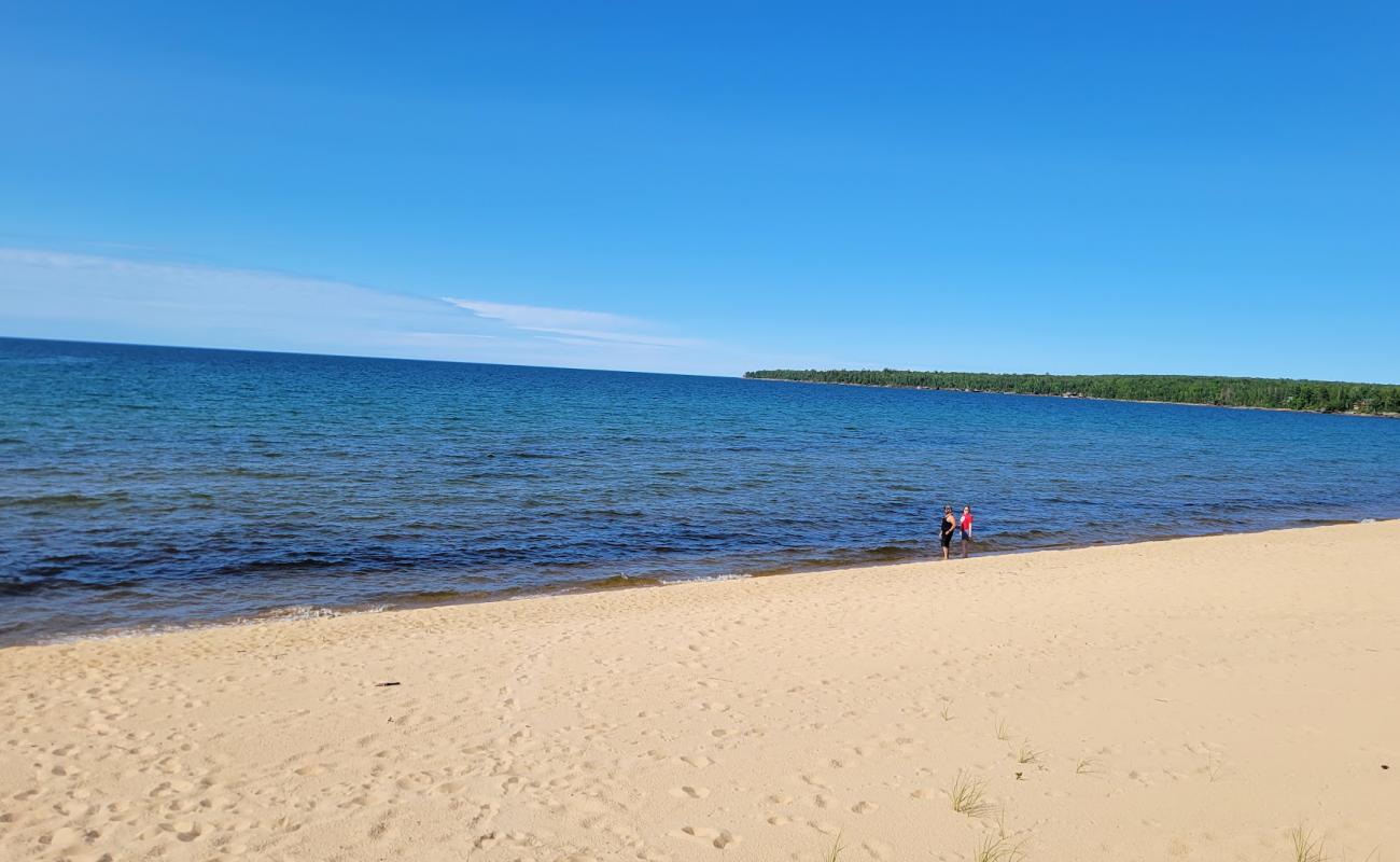 Sandy Public Beach'in fotoğrafı parlak kum yüzey ile