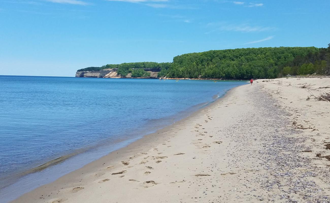 Miners Beach'in fotoğrafı parlak kum yüzey ile