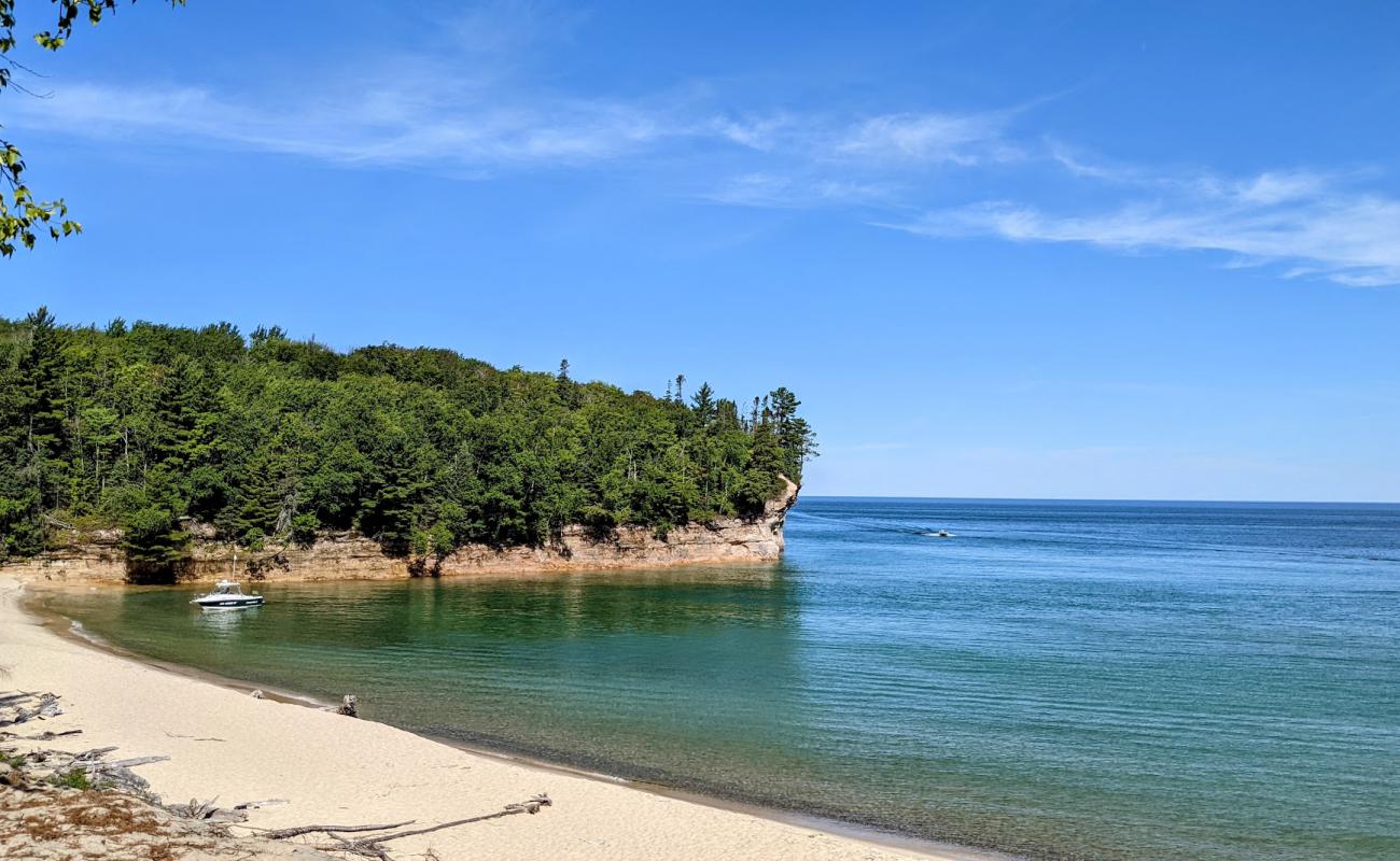 Chapel Beach'in fotoğrafı parlak kum yüzey ile