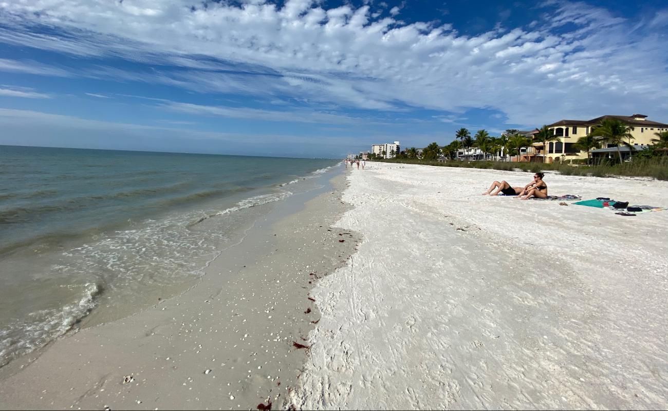 Bonita beach'in fotoğrafı beyaz kum yüzey ile