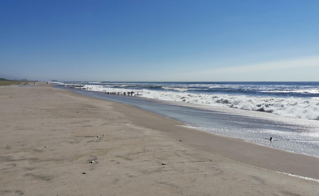 Fort Tilden Beach'in fotoğrafı açık bej kum yüzey ile