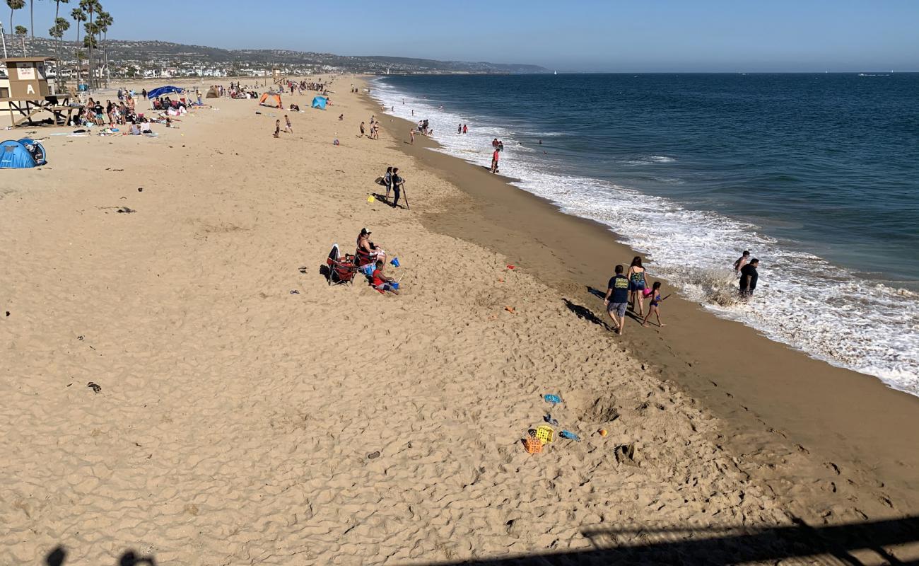 Balboa Plajı'in fotoğrafı parlak ince kum yüzey ile