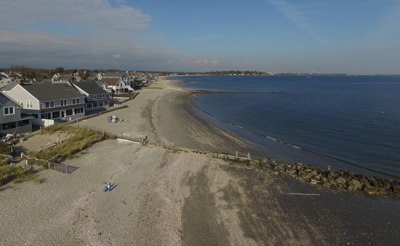 Fairfield Beach'in fotoğrafı açık bej kum yüzey ile