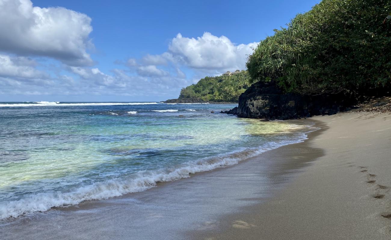 Hideaways Beach'in fotoğrafı hafif ince çakıl taş yüzey ile