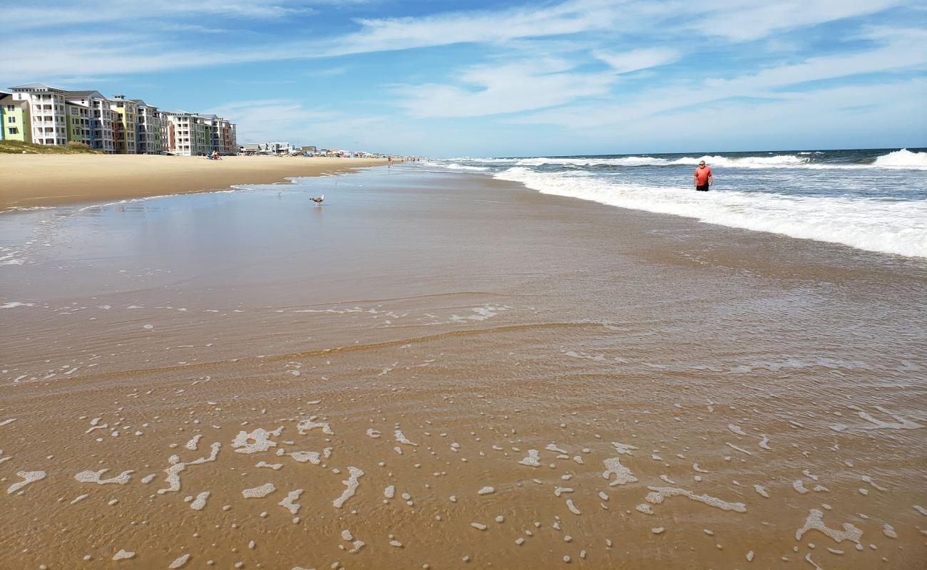 Sandbridge Beach'in fotoğrafı parlak kum yüzey ile