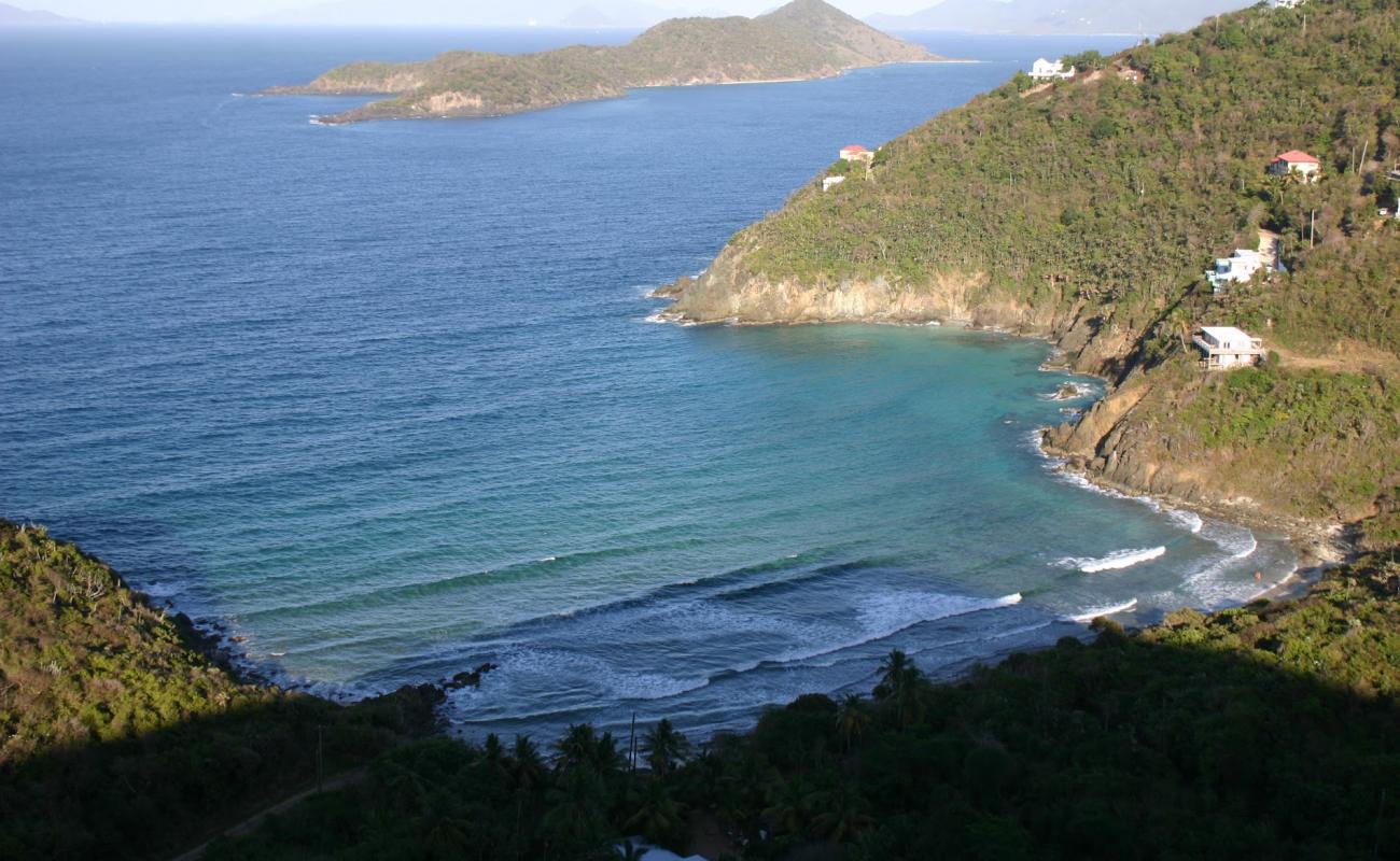 Tutu beach'in fotoğrafı bej kum ve kayalar yüzey ile