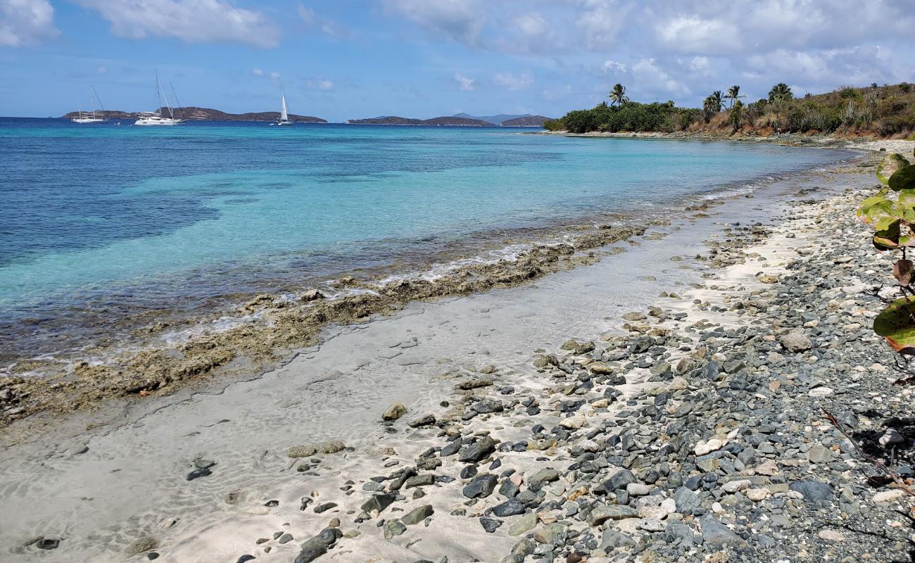 Vessup beach'in fotoğrafı parlak kum ve kayalar yüzey ile