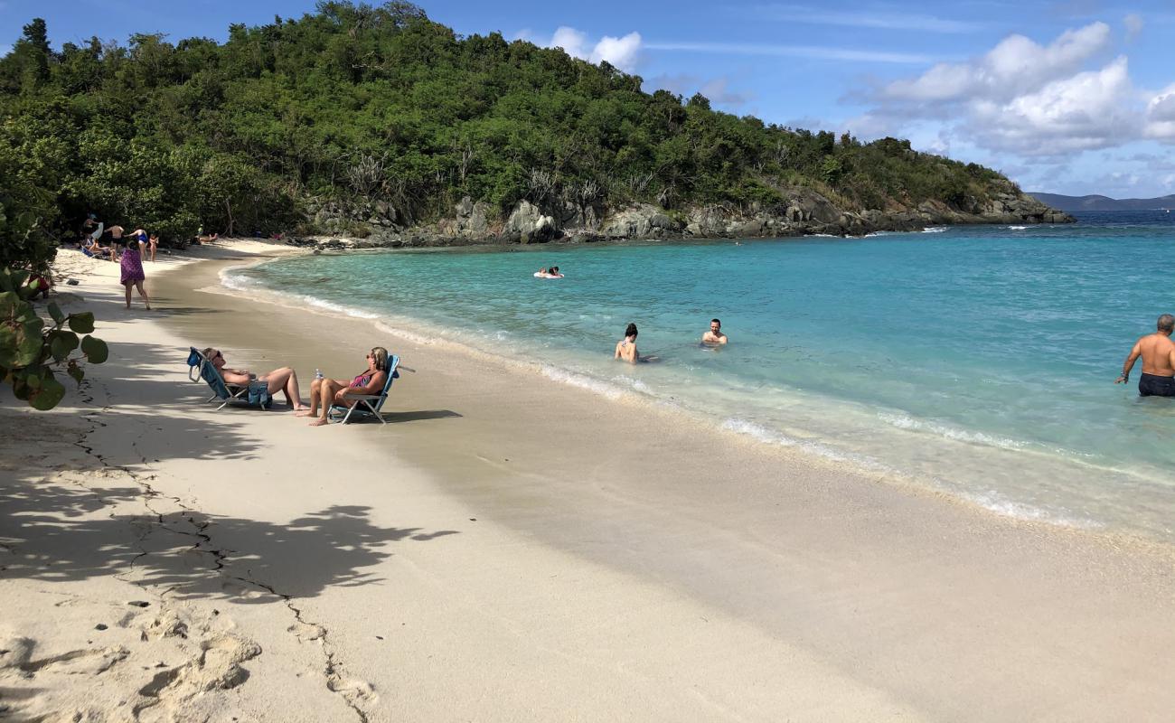 Jumbie beach'in fotoğrafı i̇nce bej kum yüzey ile