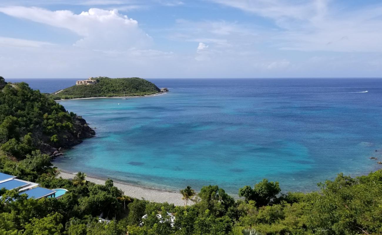 Klein Bay beach'in fotoğrafı gri çakıl taşı yüzey ile