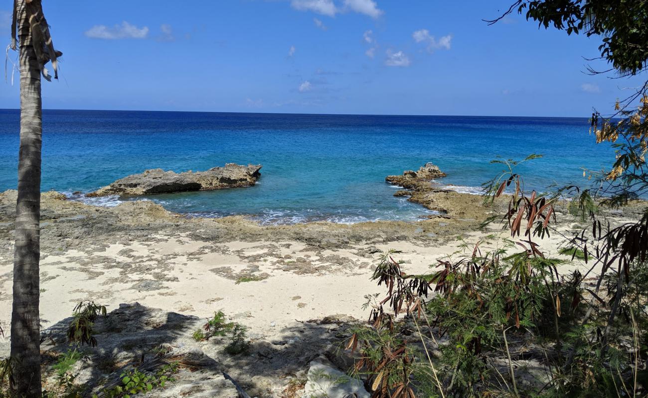 Monks Bath beach'in fotoğrafı kayalık arazi yüzey ile