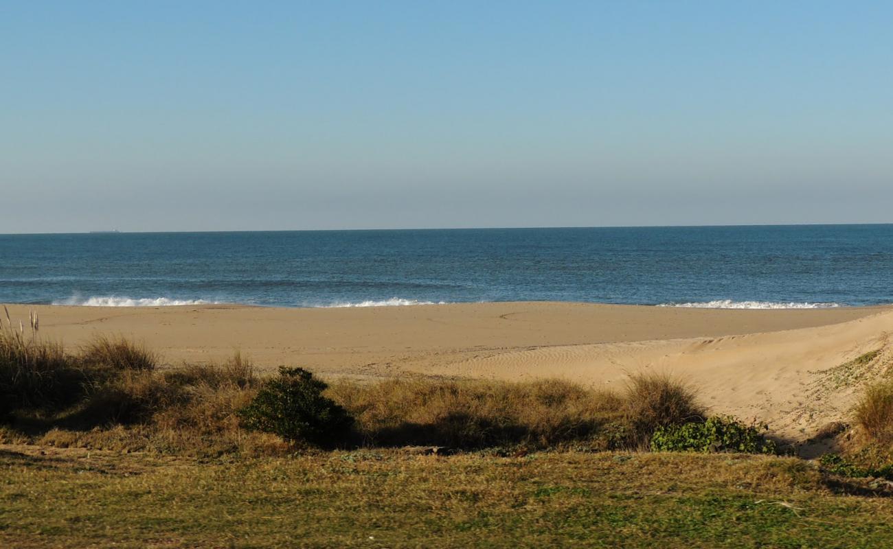 Balneario Buenos Aires Beach'in fotoğrafı açık bej kum yüzey ile