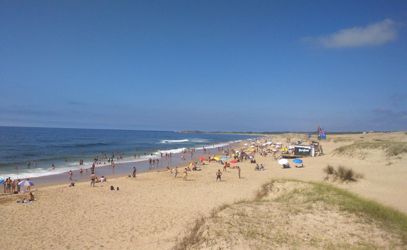 De la Viuda Beach'in fotoğrafı açık bej kum yüzey ile