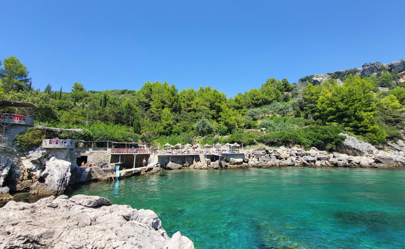 Kico Beach'in fotoğrafı beton kaplı yüzey yüzey ile