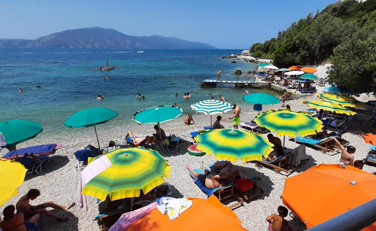 Plazhi i Ullirit'in fotoğrafı küçük bej çakıl yüzey ile