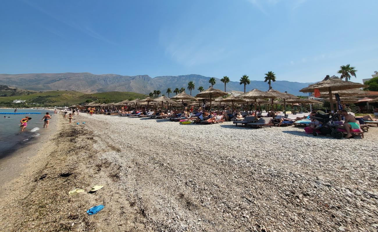 Plazhi Bojo'in fotoğrafı gri çakıl taşı yüzey ile