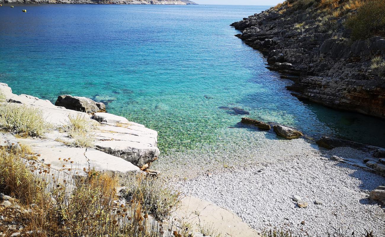 Andreas Beach'in fotoğrafı gri çakıl taşı yüzey ile