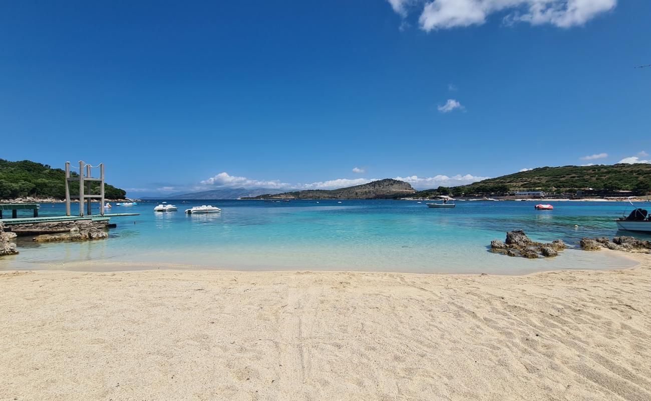 Rilinda Beach'in fotoğrafı açık bej kum yüzey ile