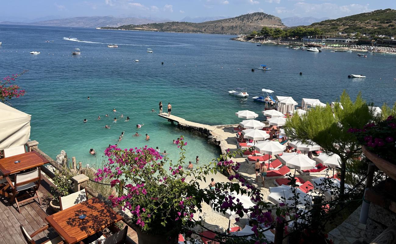 Guvat Beach'in fotoğrafı açık bej kum yüzey ile