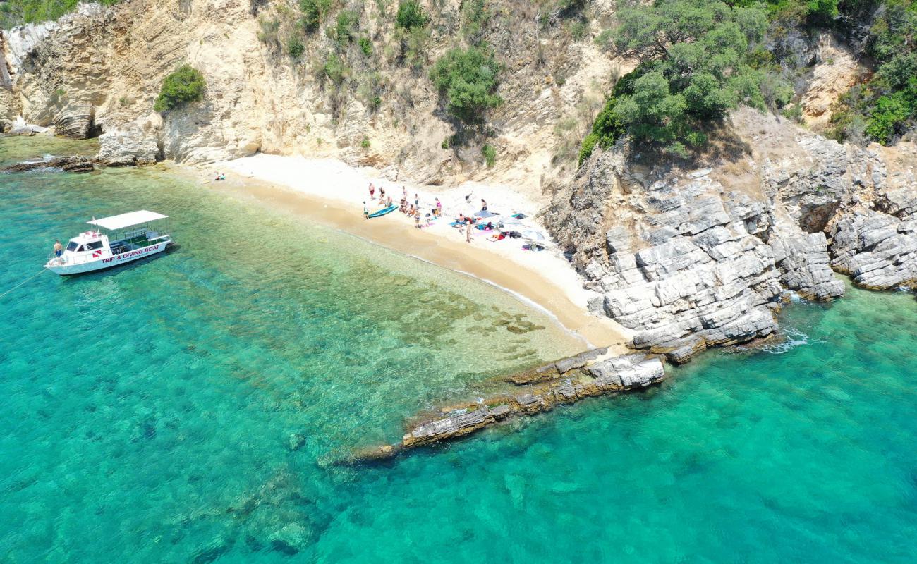 Tongo Beach'in fotoğrafı açık bej kum yüzey ile
