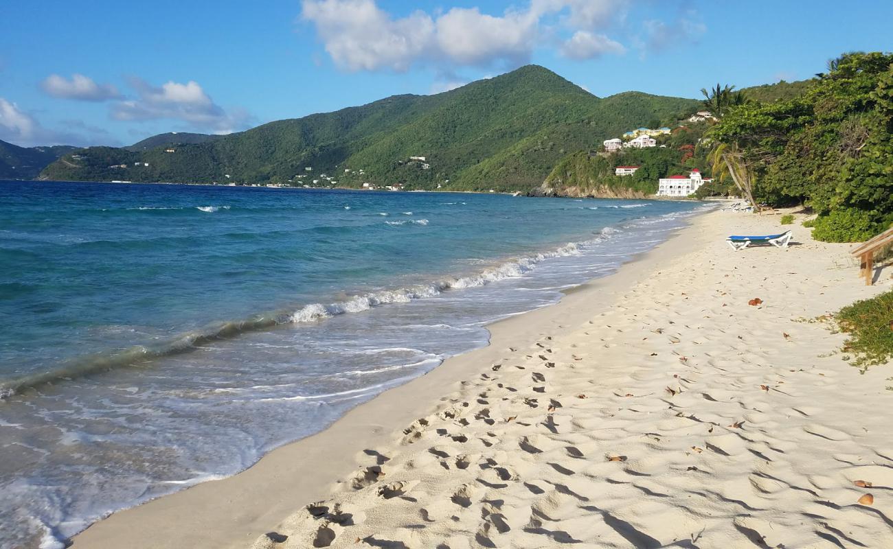 Long Bay beach'in fotoğrafı i̇nce bej kum yüzey ile
