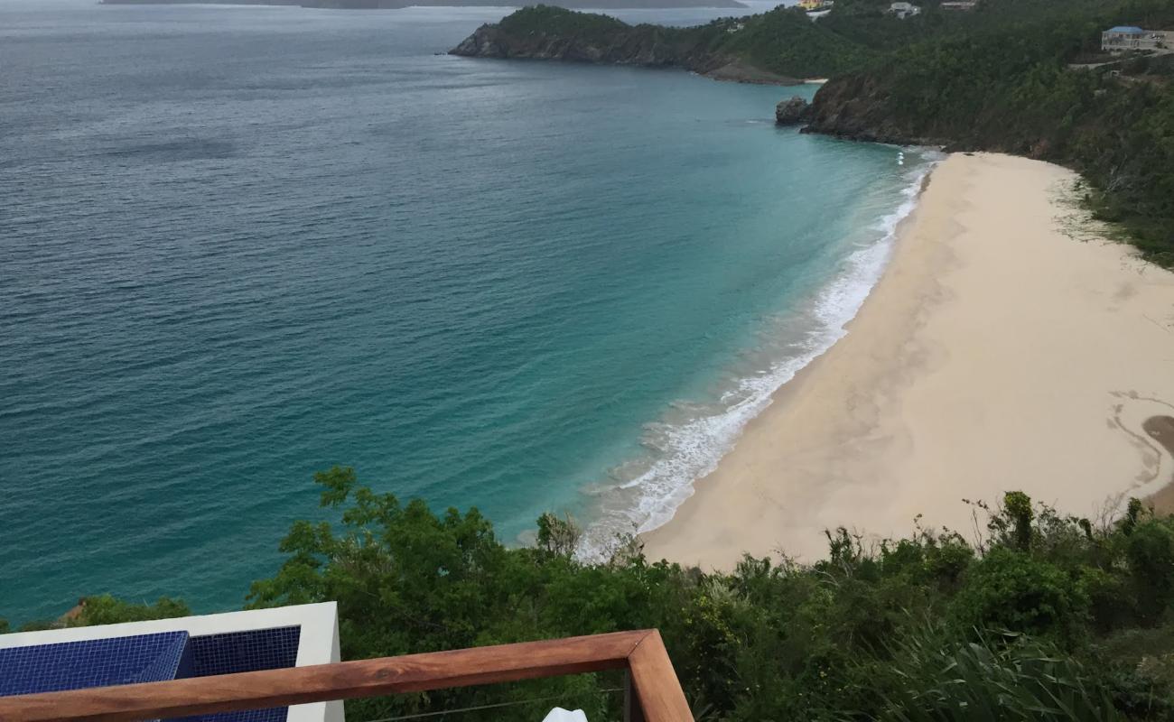 Trunk Bay beach'in fotoğrafı parlak ince kum yüzey ile