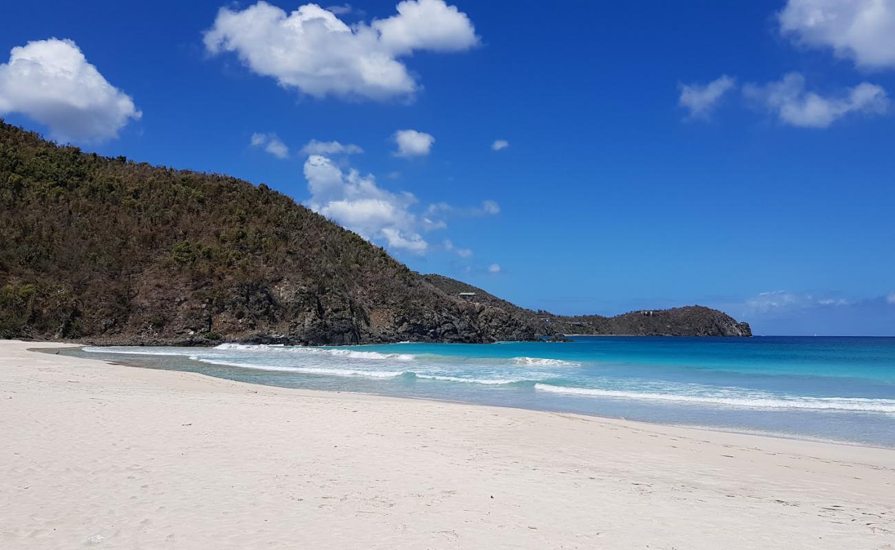 Josiah's Bay beach'in fotoğrafı parlak ince kum yüzey ile