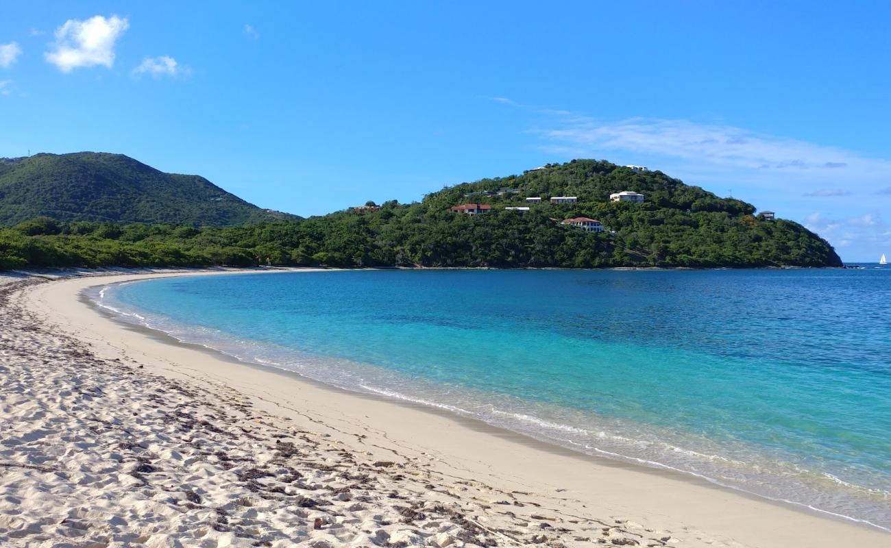 Long Bay beach'in fotoğrafı i̇nce bej kum yüzey ile