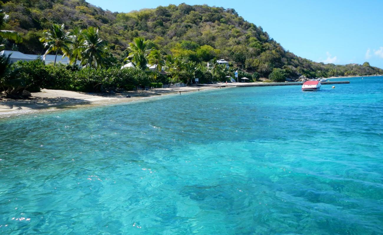 Cooper Island beach'in fotoğrafı i̇nce bej kum yüzey ile