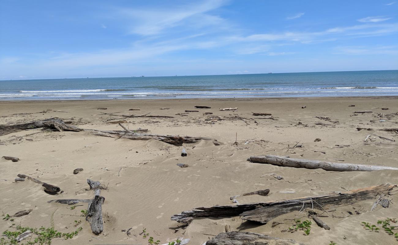 Belait Beach'in fotoğrafı parlak kum yüzey ile