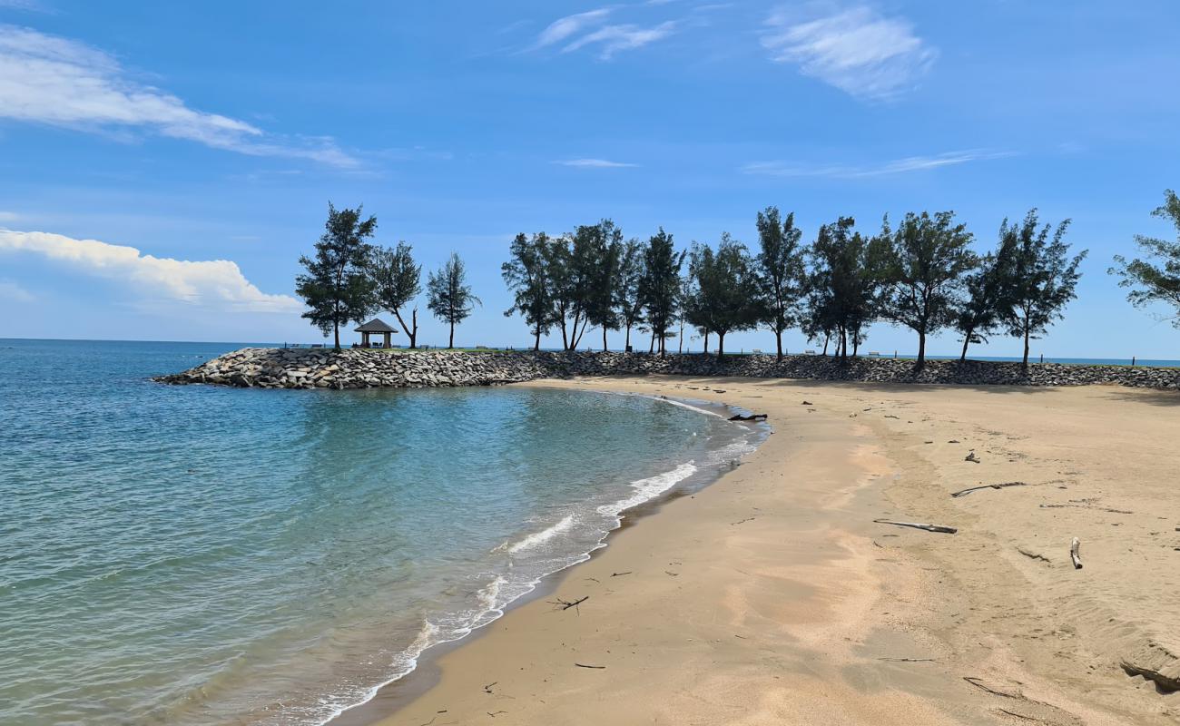 Empire Brunei Hotel Beach'in fotoğrafı açık bej kum yüzey ile